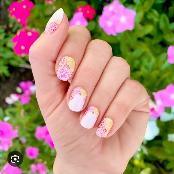 *Retired* Color Street: What in Carnation? (Petite) | Floral Spring Pink Yellow - Picture 2 of 10